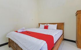 RedDoorz Syariah near Alun Alun Pasuruan